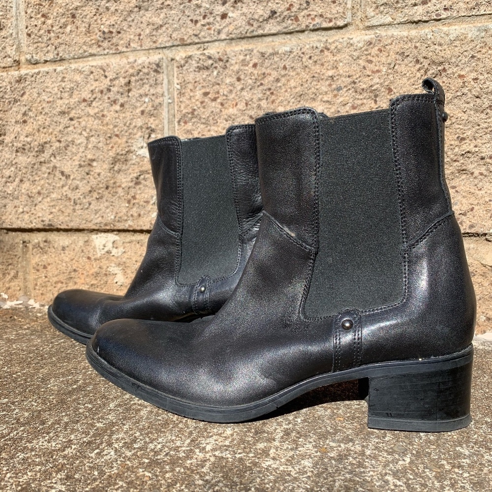 Jones Bootmaker Chelsea Boot.